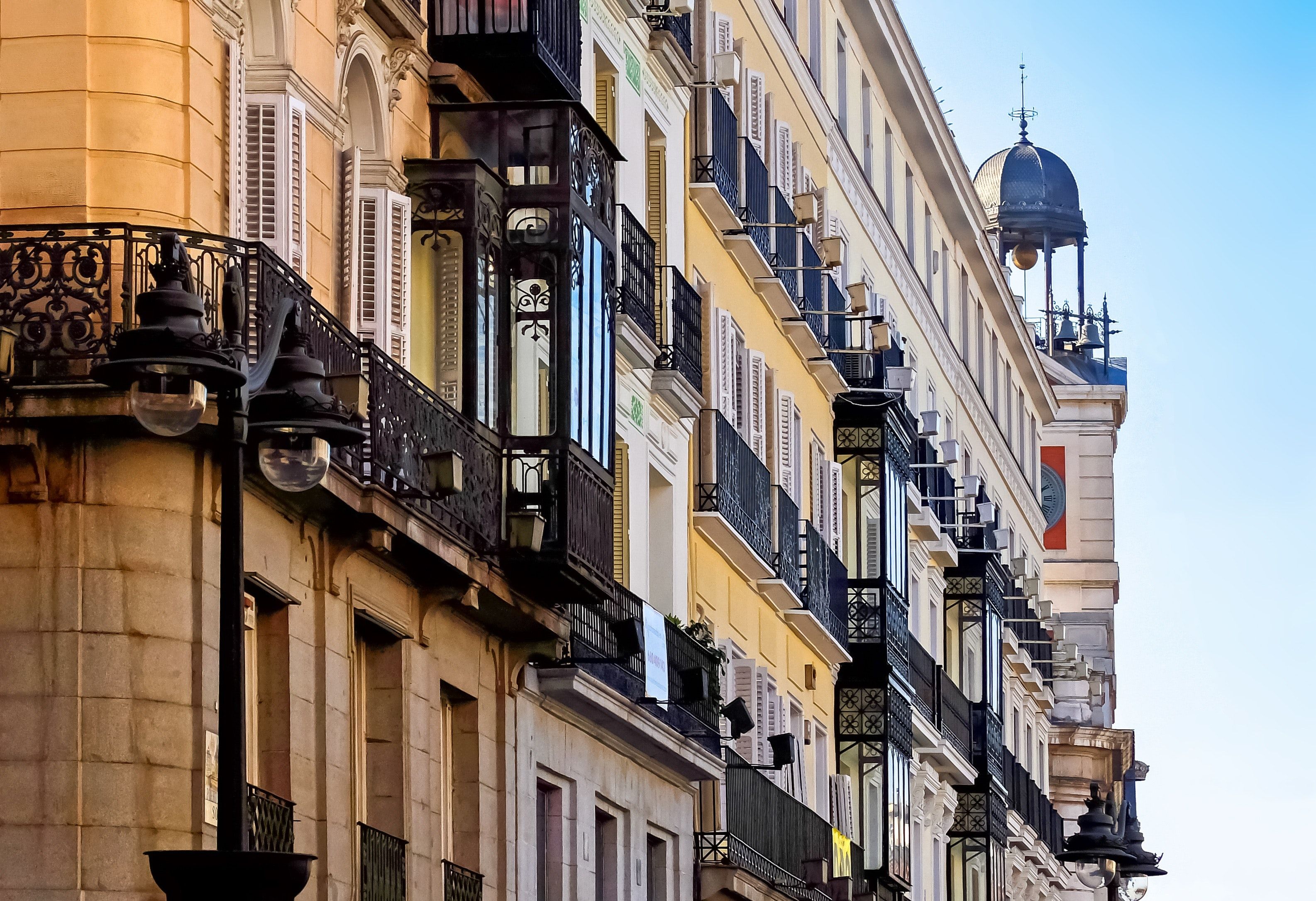 apartment-architecture-balcony-258181