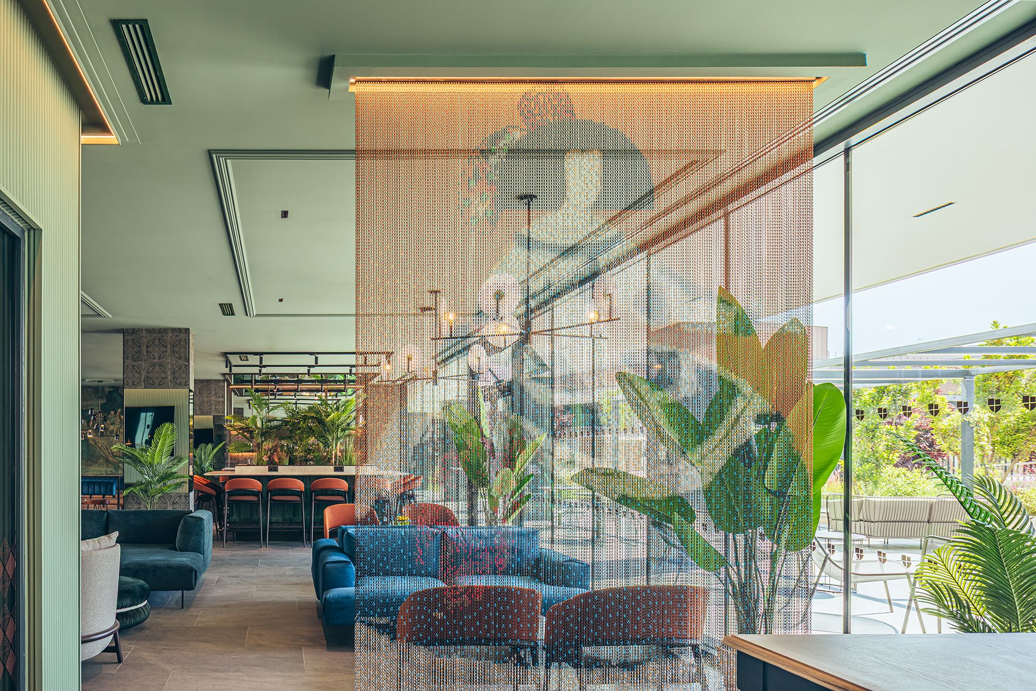CMC Lounge Bar 5 LR 2