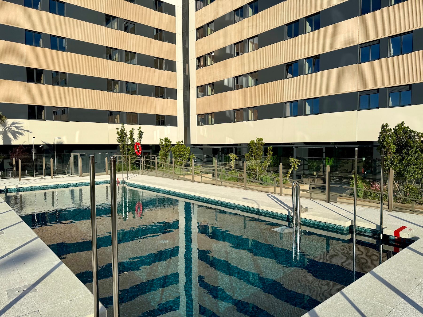 Collegiate Madrid Chamartín - Garden & Pool