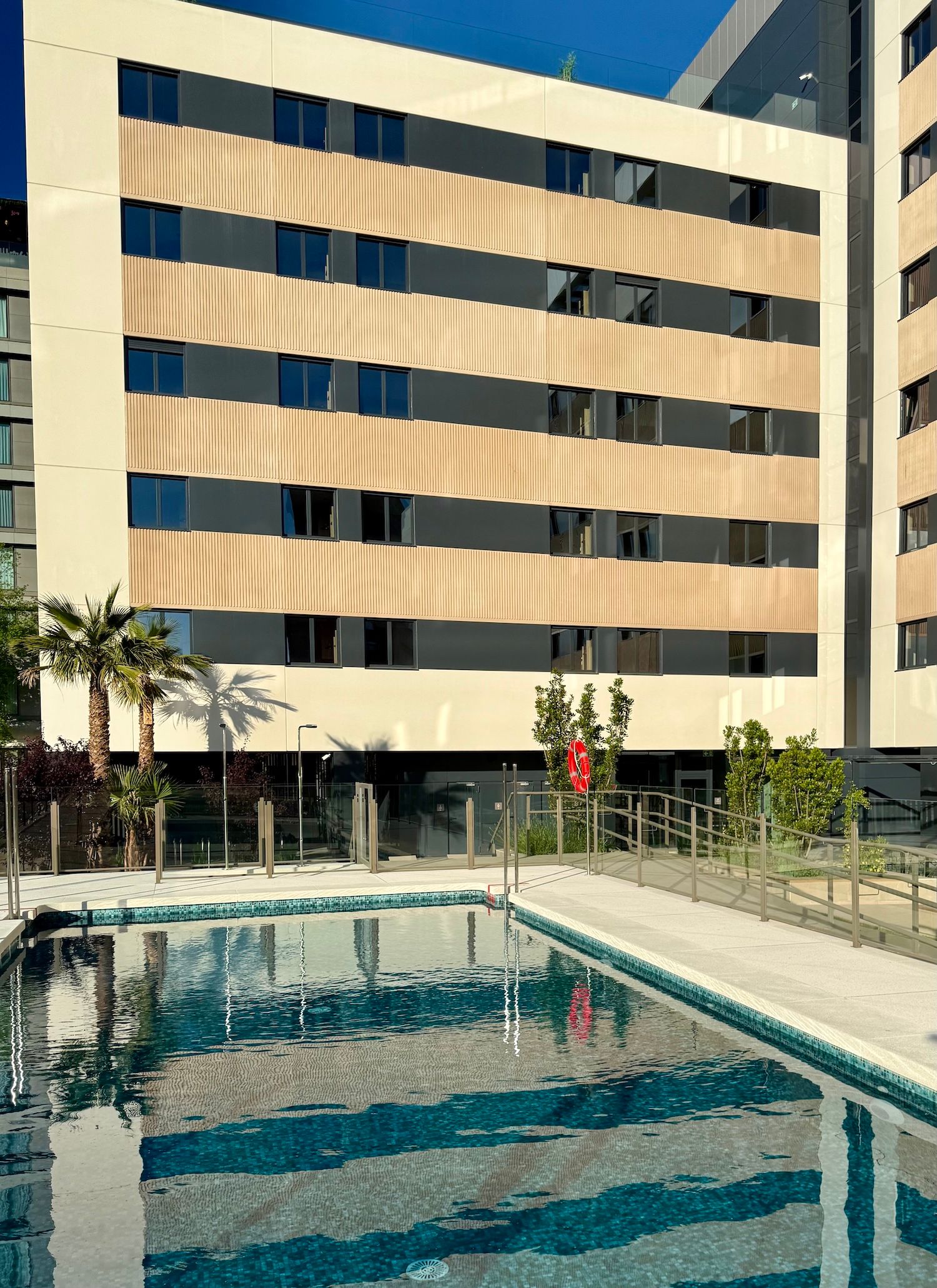 Collegiate Madrid Chamartín - Garden & Pool